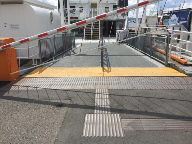 Foto av ledelinjer på Aker Brygge fergeterminal